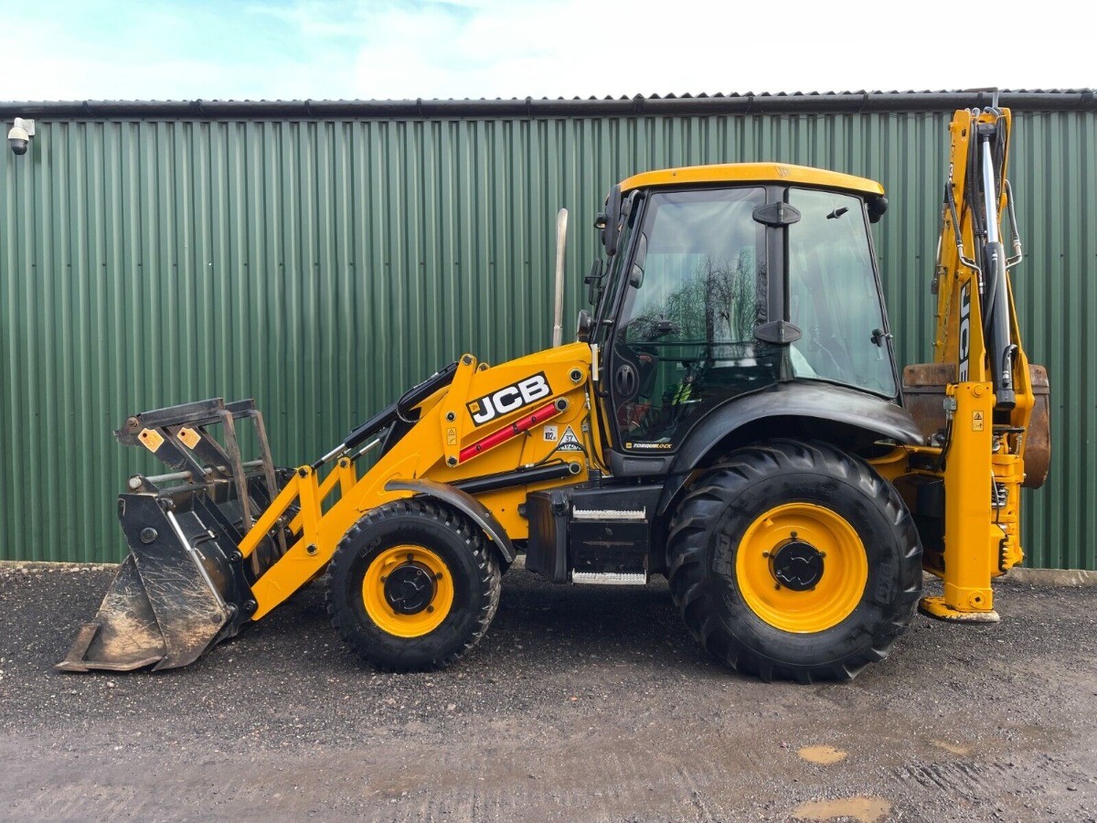 Backhoes - JCB 3CX / CASE